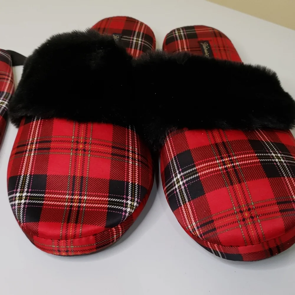 🆕️Victoria's Secret Signature Satin Slippers - Picture 11 of 12